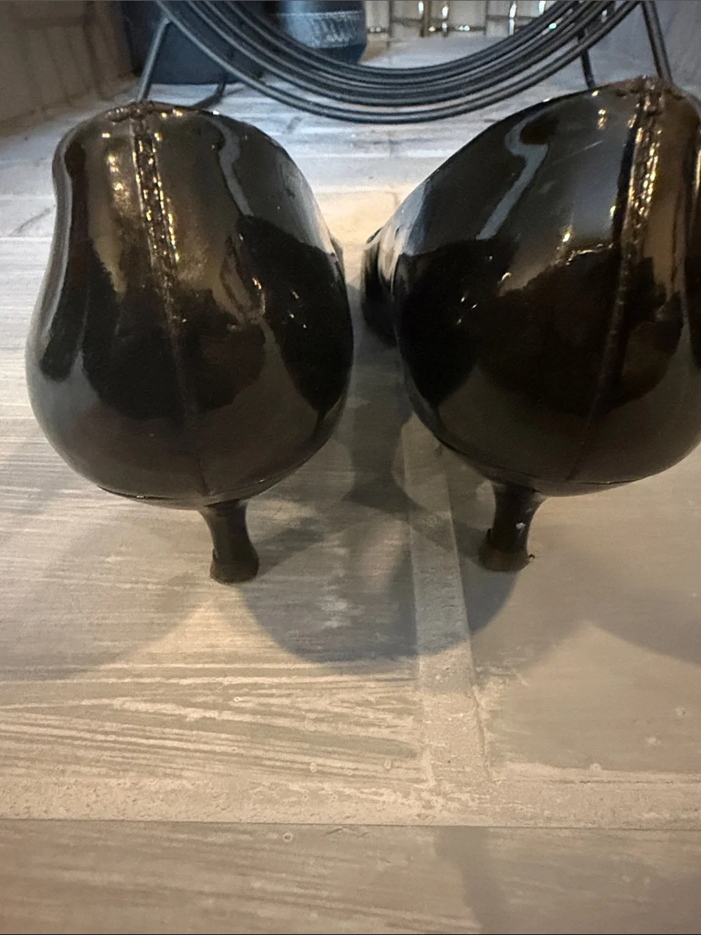 Stuart Weitzman Black Patent Pointed-Toe Pumps kitten heel Sz 8